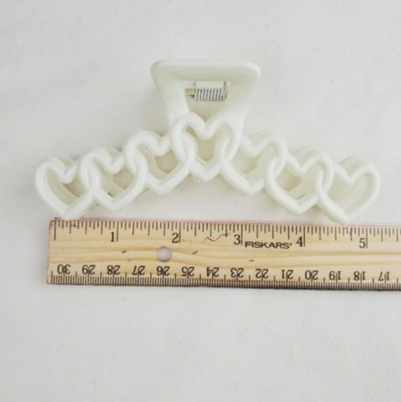 Claw Clip Hair Accessories - Picture 2 of 3